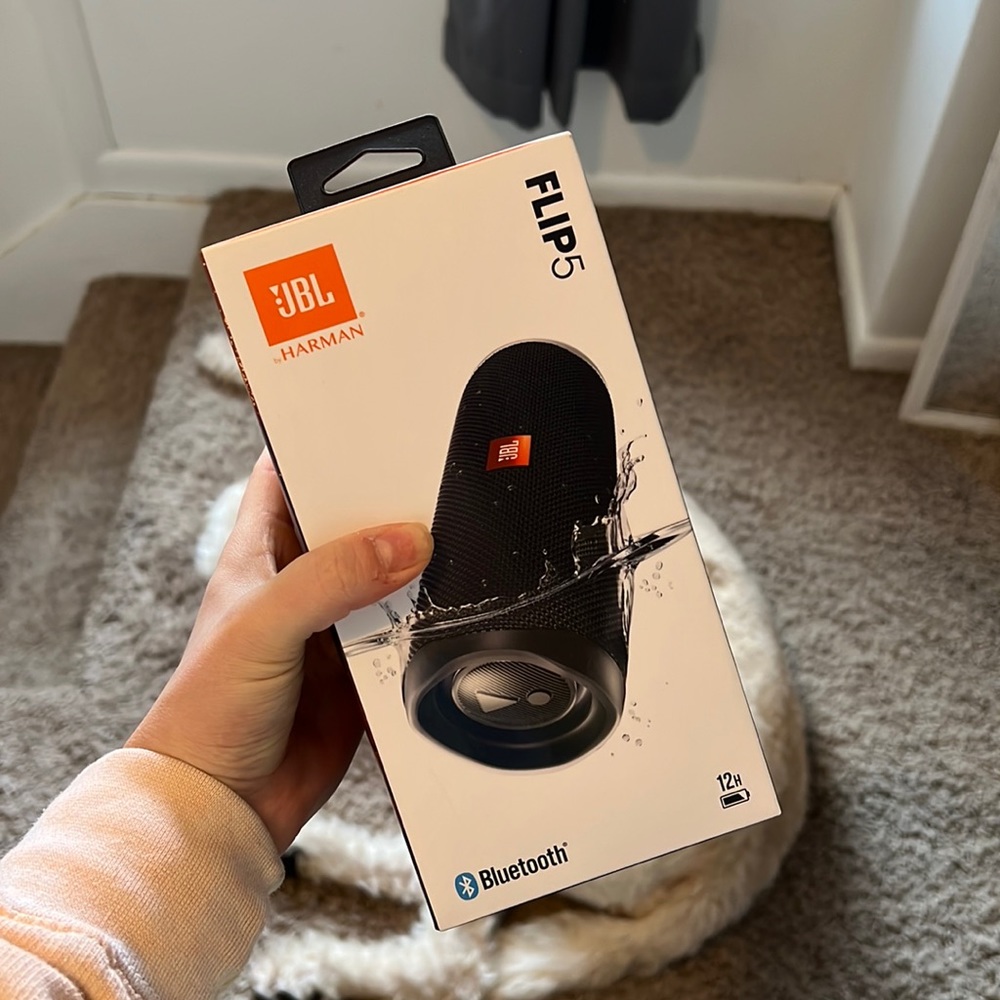 Unused JBL Flip 5 Speaker